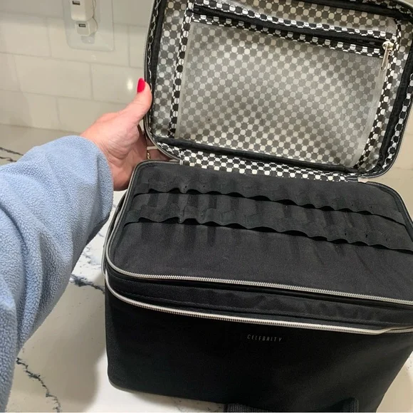 Make-up case. Black. Fabric exterior with solid insert. - Picture 11 of 11